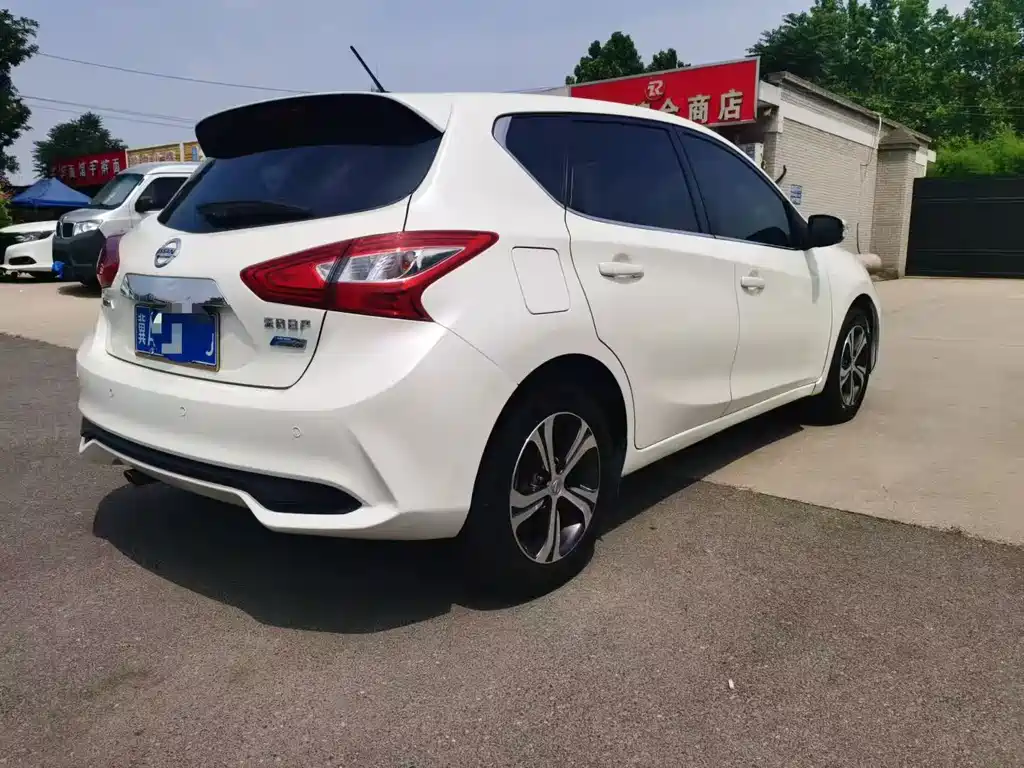 Tiida 1.6 L CVT Smart Enjoyment CN-VI