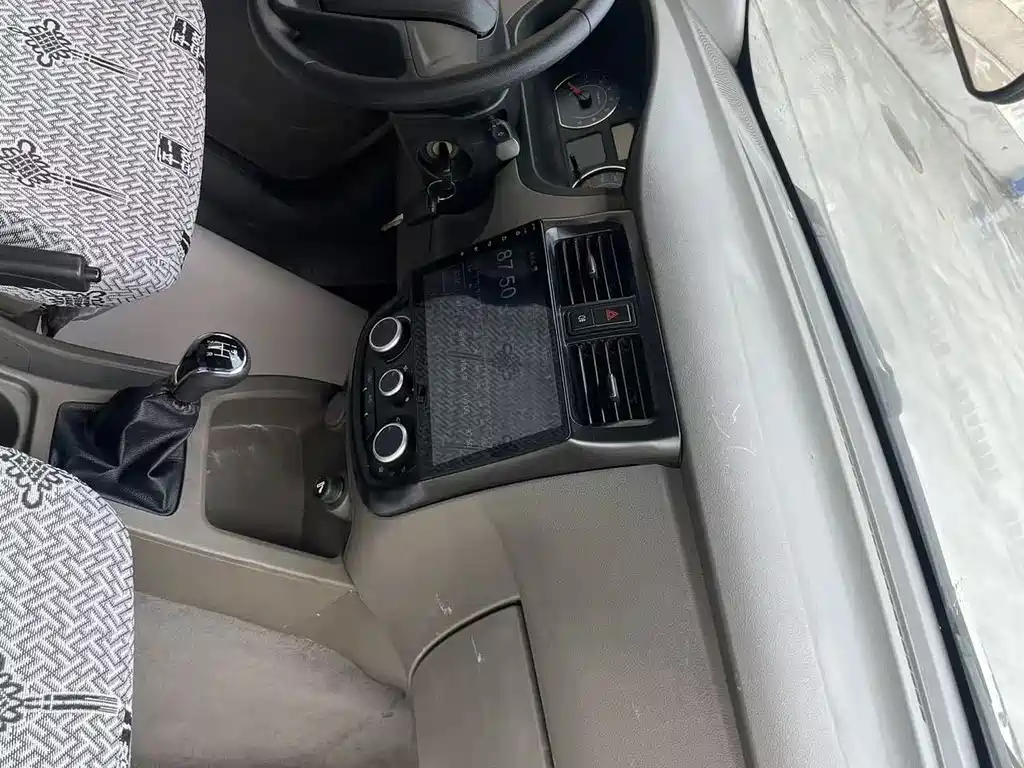 Wuling Rongguang V 五菱荣光V 2019款 1.5 L封窗车实用型国VI LAR