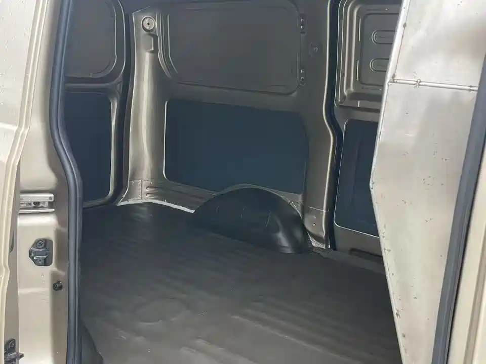 Wuling Rongguang V 五菱荣光V 2019款 1.5 L封窗车实用型国VI LAR