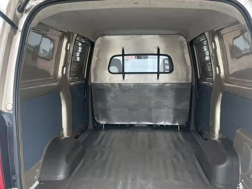 Wuling Rongguang V 五菱荣光V 2019款 1.5 L封窗车实用型国VI LAR