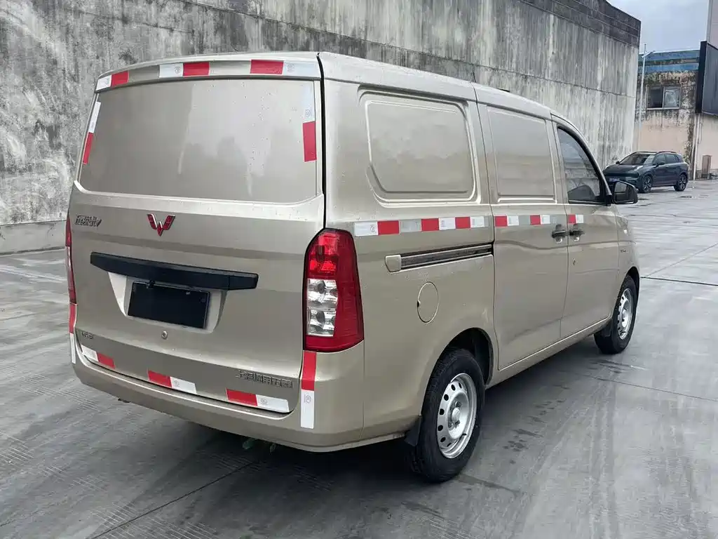 Wuling Rongguang V 五菱荣光V 2019款 1.5 L封窗车实用型国VI LAR