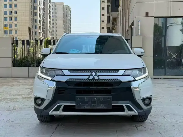 Mitsubishi Outlander 2.4 L 4 WD Enjoyment 7-seat