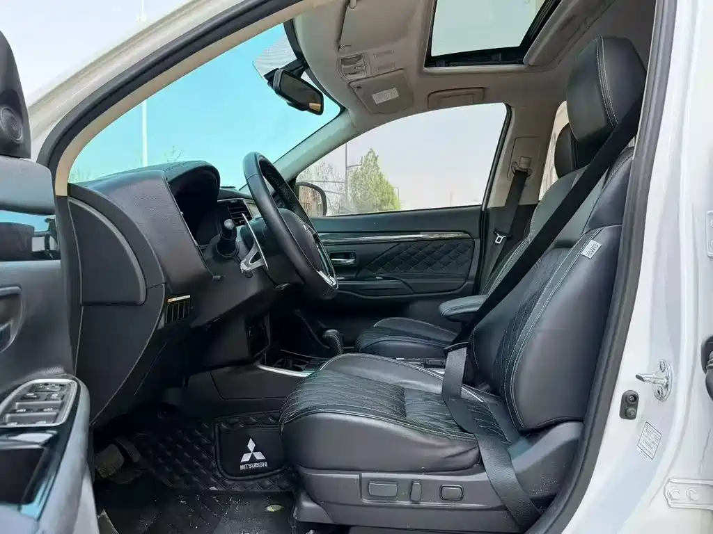 Outlander 2.4 L 4 WD Enjoyment 7-seat