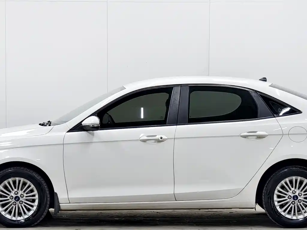 Escort 1.5 L Auto Comfort