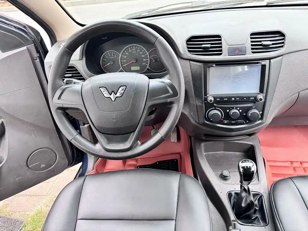 Wuling Hongguang 1.5 L Basic