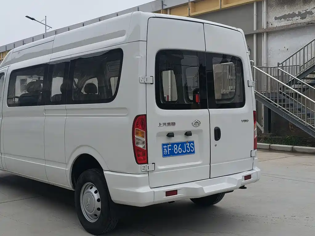 Xintu V80 2.5 T Classic6-speed Manual Aoyuntong LWB Mid Roof 7-seat
