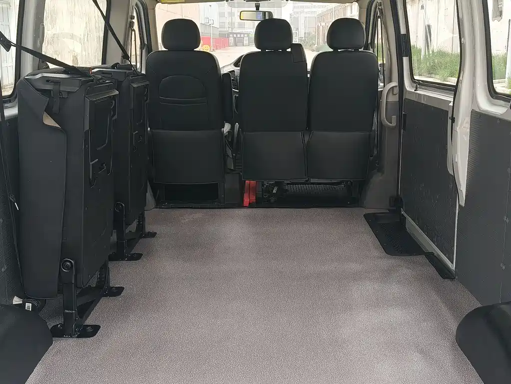 Xintu V80 2.5 T Classic6-speed Manual Aoyuntong LWB Mid Roof 7-seat