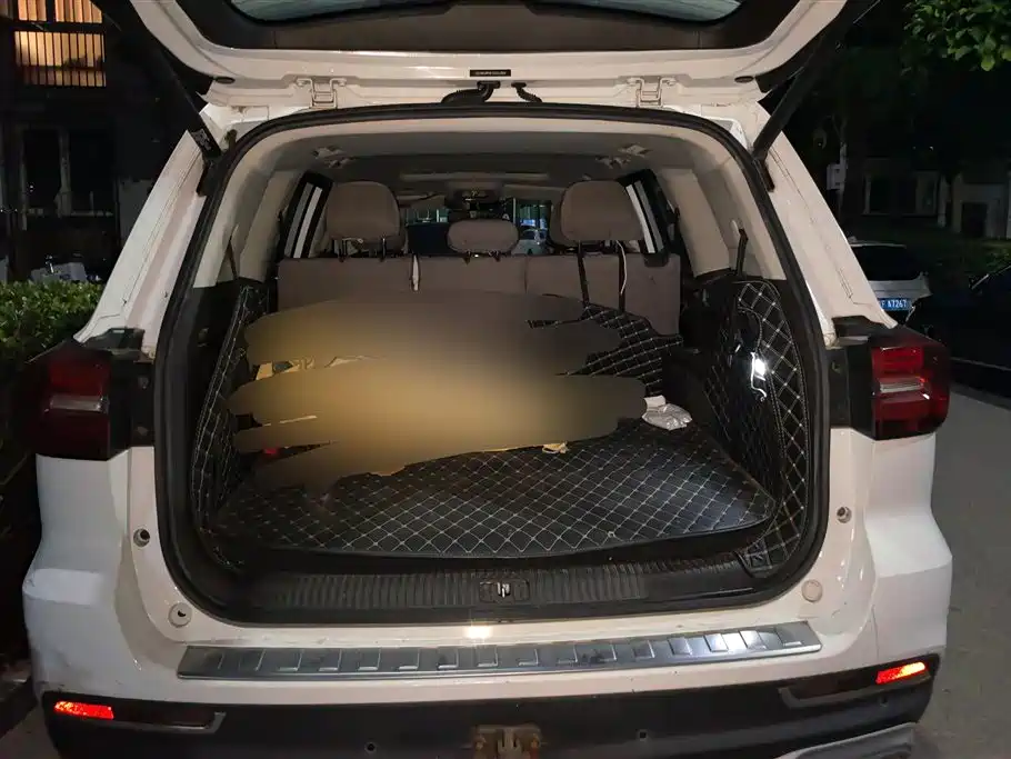 Roewe RX8 荣威RX8 2018款 30 T 智联网四驱旗舰版