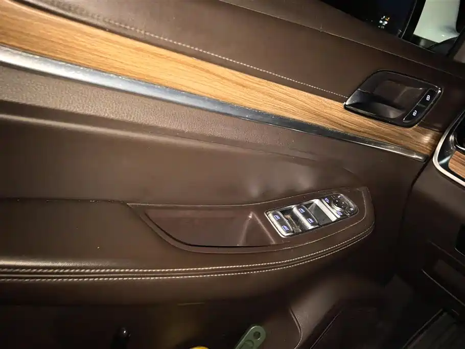 Roewe RX8 荣威RX8 2018款 30 T 智联网四驱旗舰版