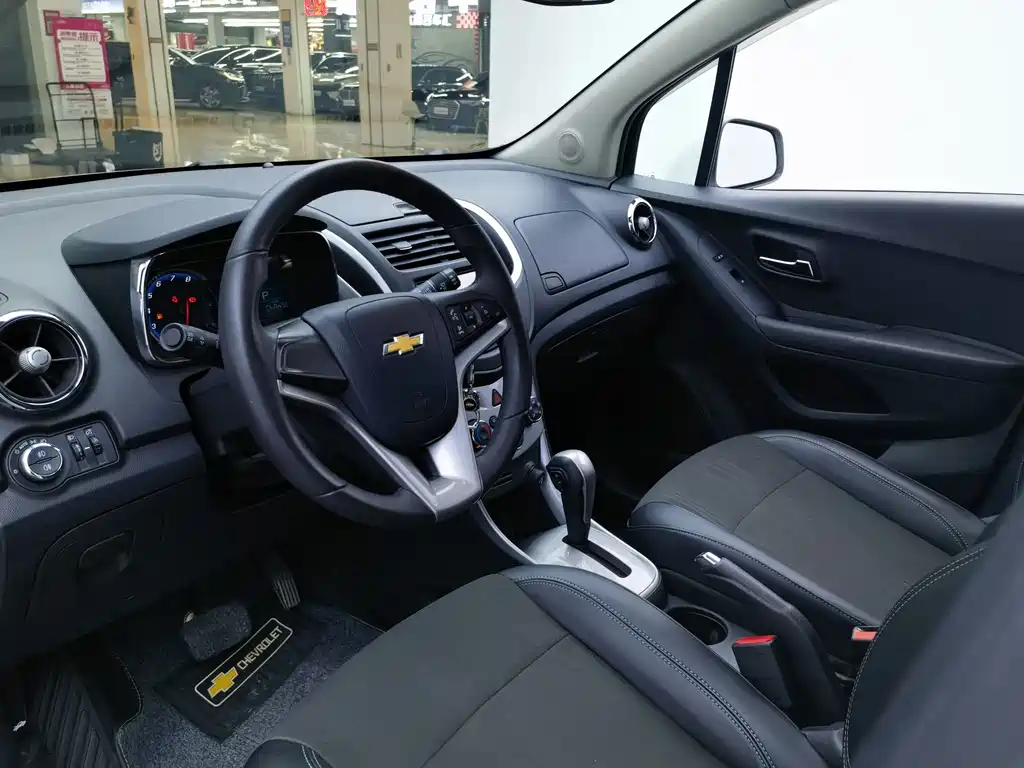 Tracker 1.4 T Auto 2 WD Luxury