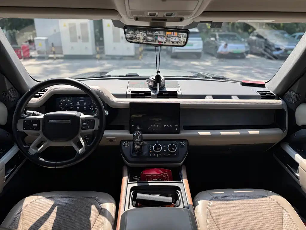 Land Rover Defender 90 2.0 T P300 Tiger Might
