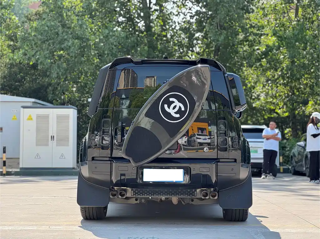 Land Rover Defender 90 2.0 T P300 Tiger Might