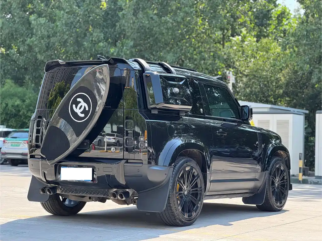 Land Rover Defender 90 2.0 T P300 Tiger Might