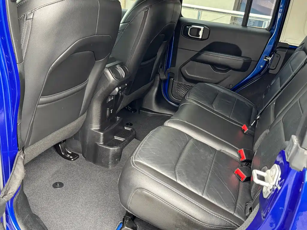 Wrangler 2.0 T Sahara 4-door