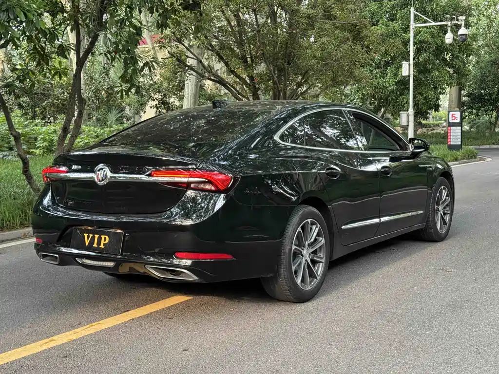 LaCrosse 652 T Luxury