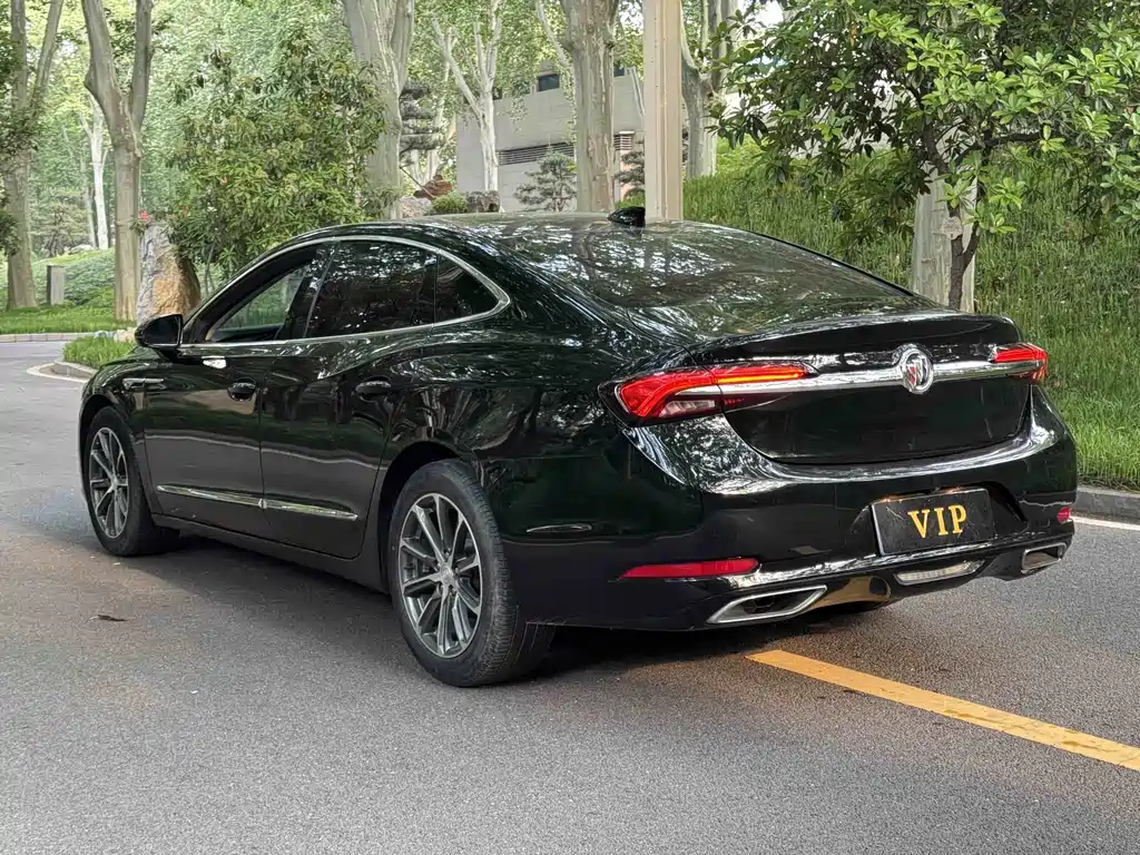 LaCrosse 652 T Luxury