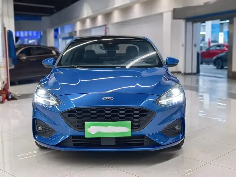 Ford Focus Sedan EcoBoost 180 Auto ST Line