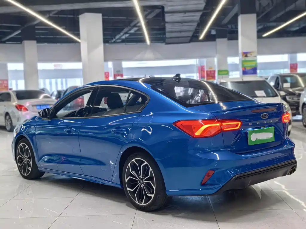 Focus Sedan EcoBoost 180 Auto ST Line