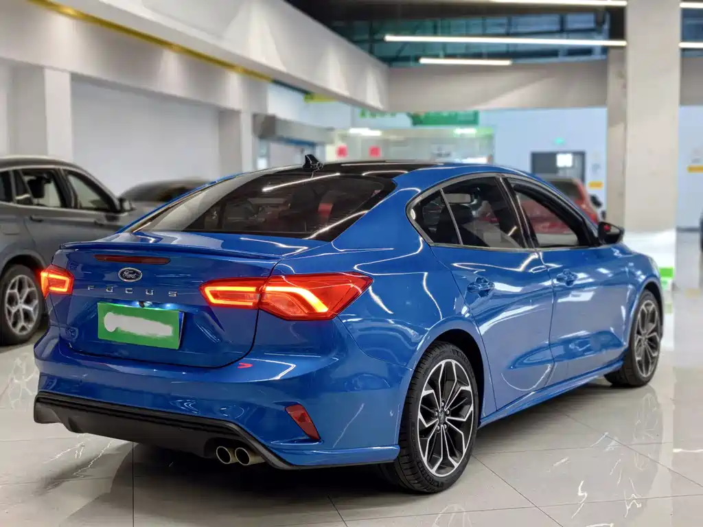 Focus Sedan EcoBoost 180 Auto ST Line