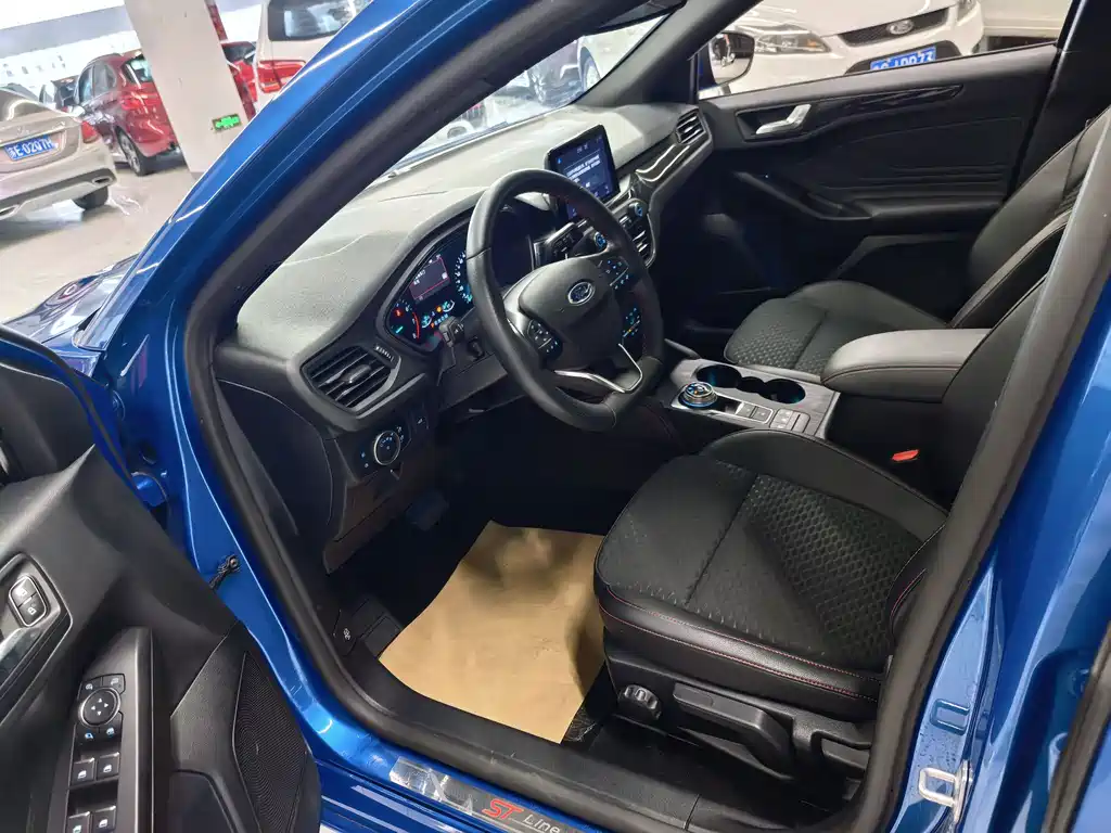 Focus Sedan EcoBoost 180 Auto ST Line