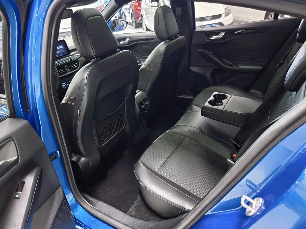 Focus Sedan EcoBoost 180 Auto ST Line