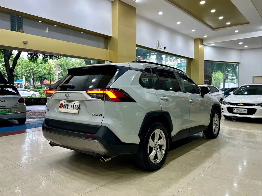 RAV4 2.0 L CVT 2 WD Style