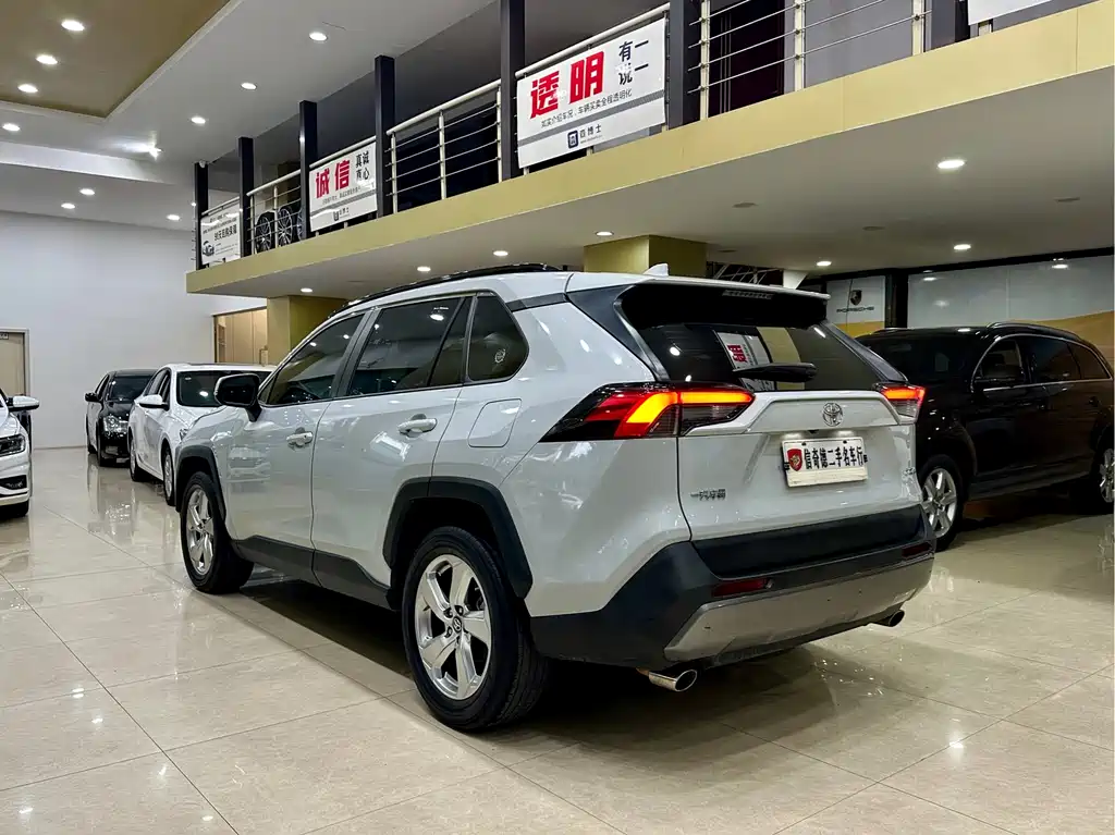 RAV4 2.0 L CVT 2 WD Style