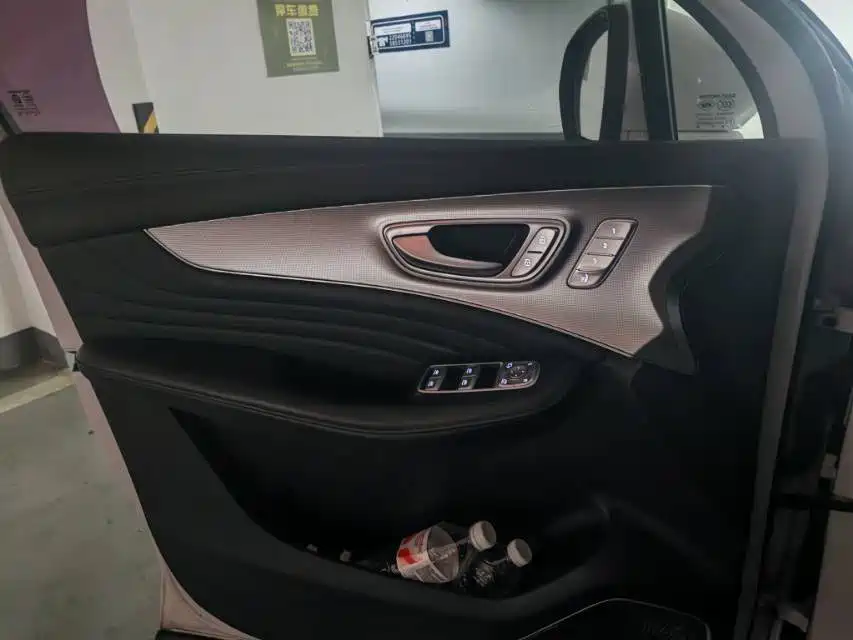 Roewe RX5 MAX 300 TGI Auto Intelligent Cockpit Flagship
