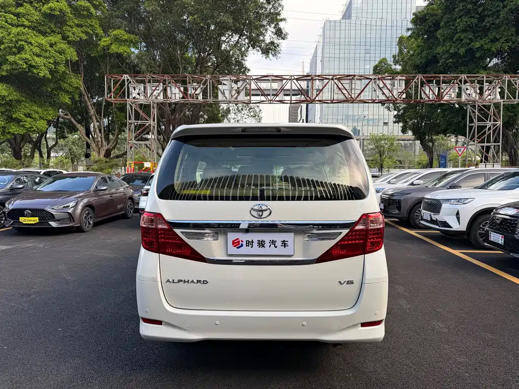 Alphard 2.4 L Luxury