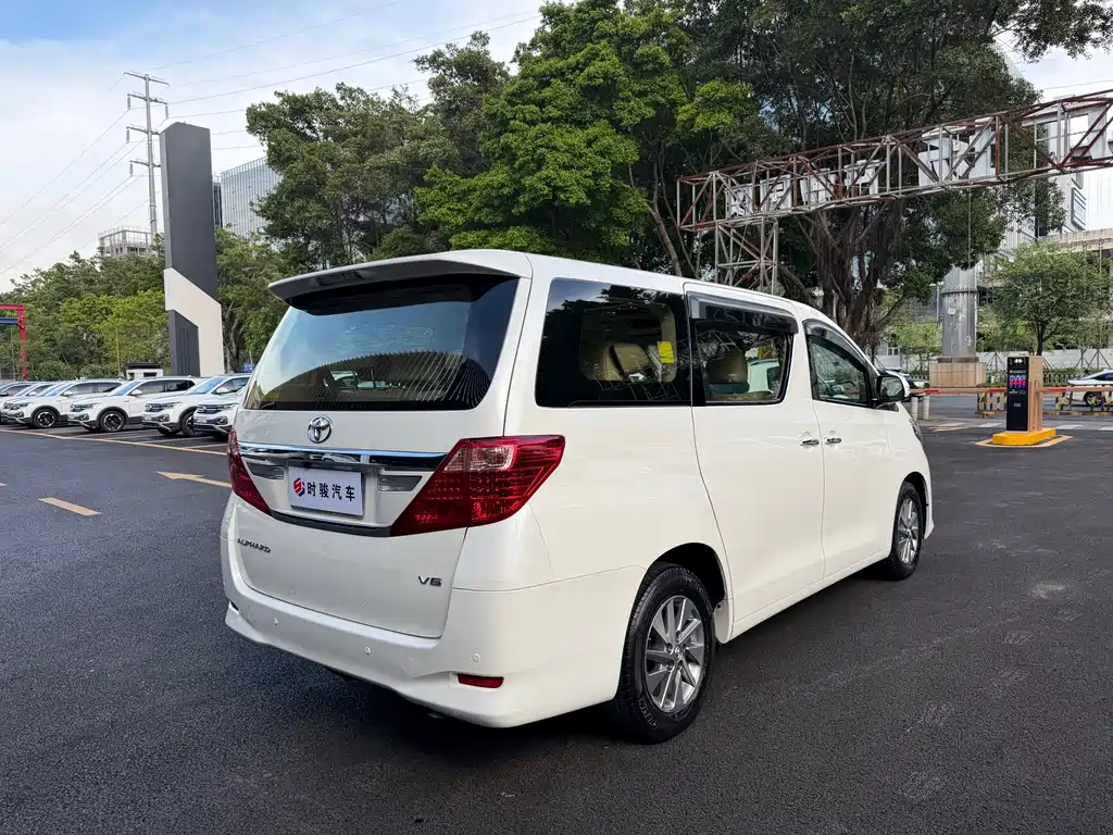 Alphard 2.4 L Luxury