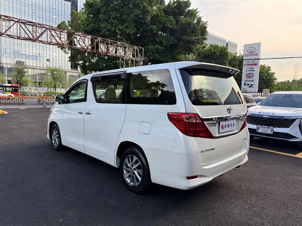 Alphard 2.4 L Luxury