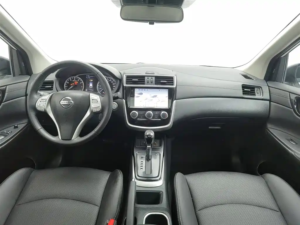 Tiida 1.6 L CVT Smart Travel
