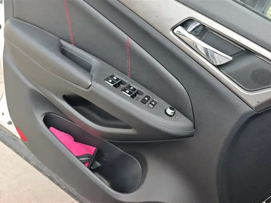 Changan CS75 2.0 L Manual Luxury CN-IV
