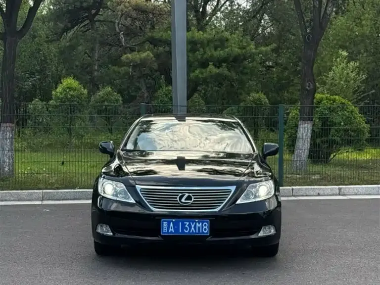 Lexus LS 460 L Distinguished