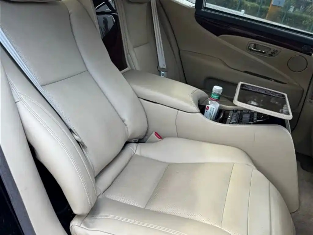 Lexus LS 460 L Distinguished