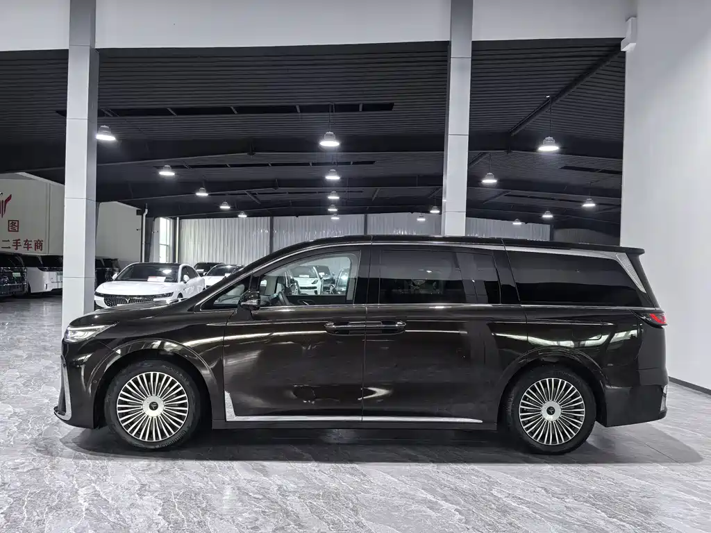 Voyah Dreamer PHEV 4 WD Distinguished Kunpeng
