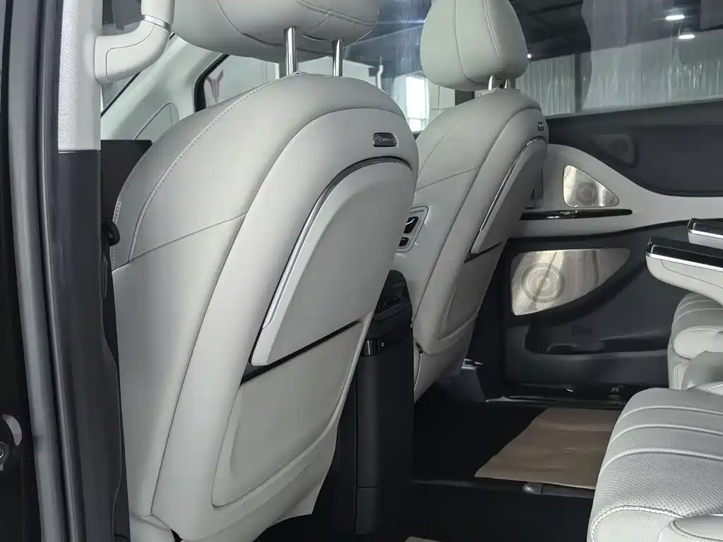 Voyah Dreamer PHEV 4 WD Distinguished Kunpeng