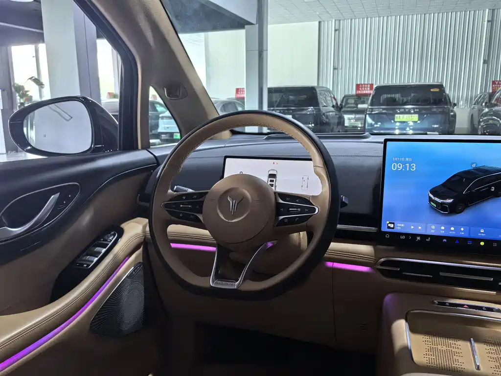 Voyah Dreamer PHEV 4 WD Distinguished Kunpeng