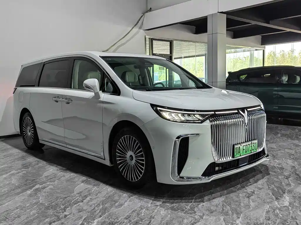 Voyah Dreamer PHEV 4 WD Distinguished Kunpeng