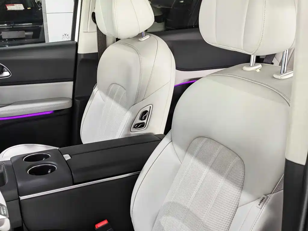 Voyah Dreamer PHEV 4 WD Distinguished Kunpeng