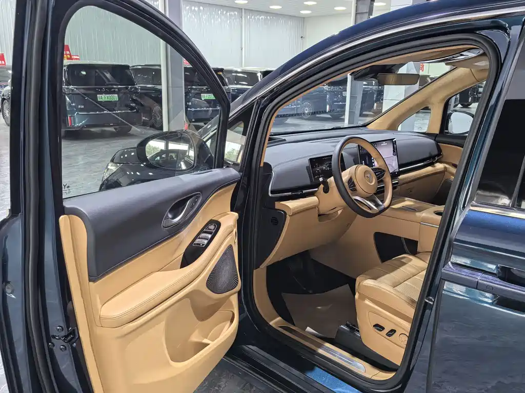 Voyah Dreamer PHEV 4 WD Distinguished Qiankun