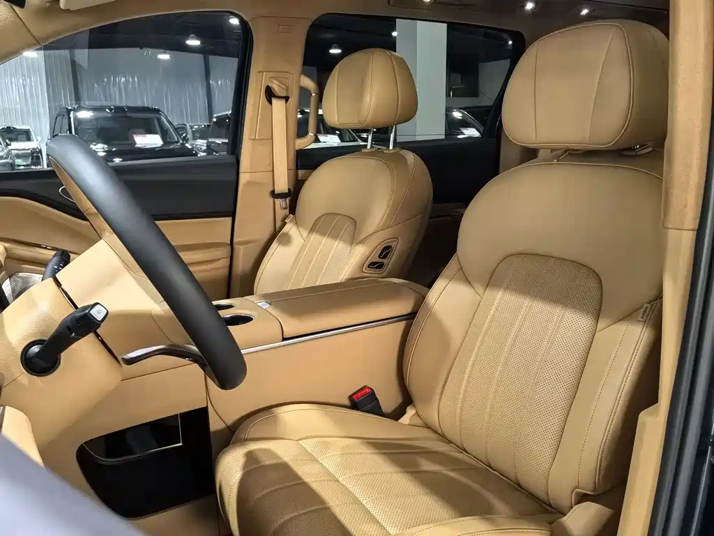 Voyah Dreamer PHEV 4 WD Distinguished Qiankun