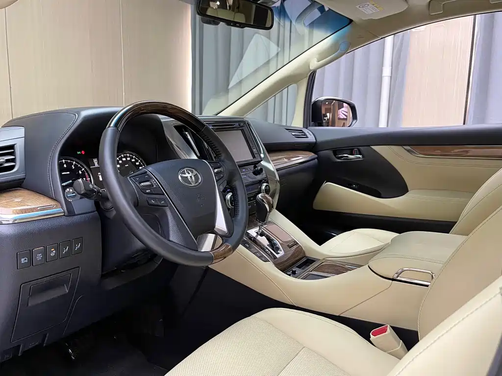 Alphard 3.5 L Distinguished