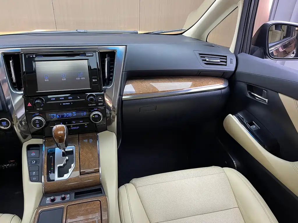 Alphard 3.5 L Distinguished