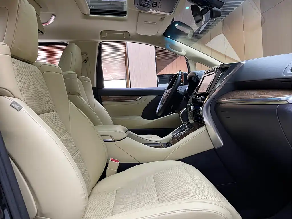 Alphard 3.5 L Distinguished