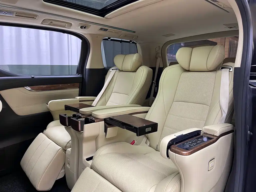 Alphard 3.5 L Distinguished