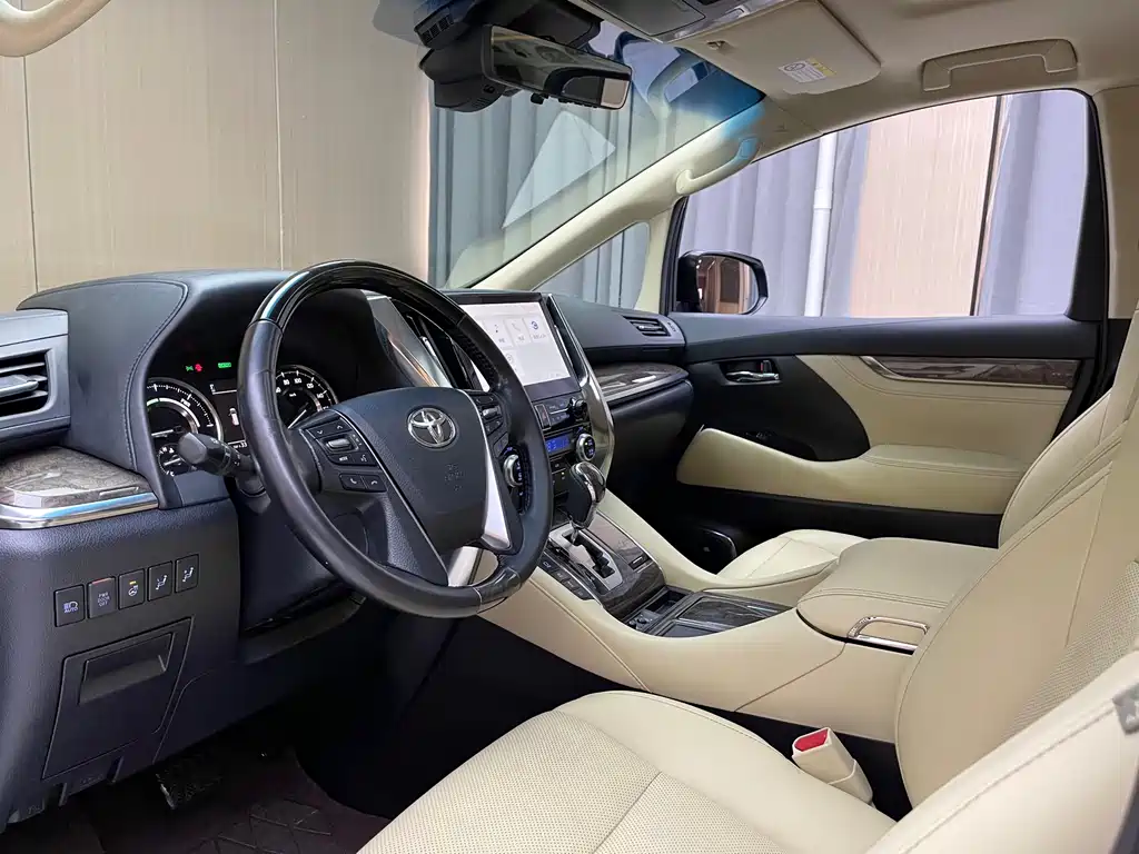 Vellfire Crown Dual Engine 2.5 L HV Supreme
