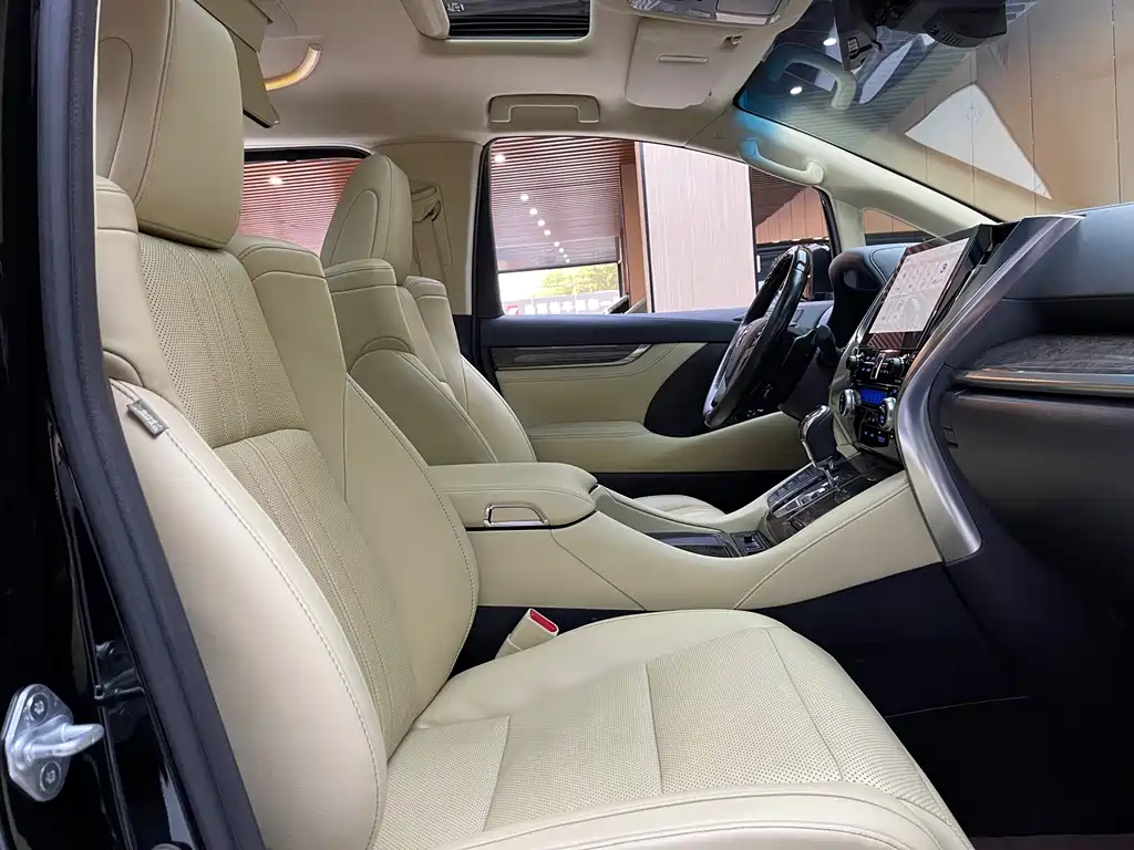 Vellfire Crown Dual Engine 2.5 L HV Supreme