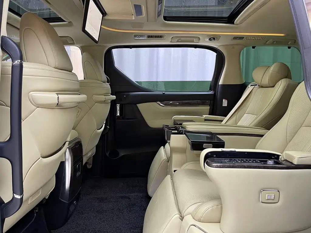 Vellfire Crown Dual Engine 2.5 L HV Supreme