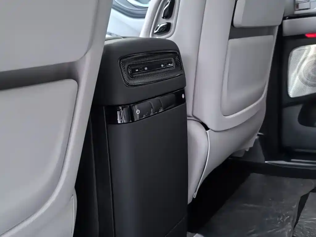 Voyah Dreamer PHEV 4 WD Distinguished Qiankun